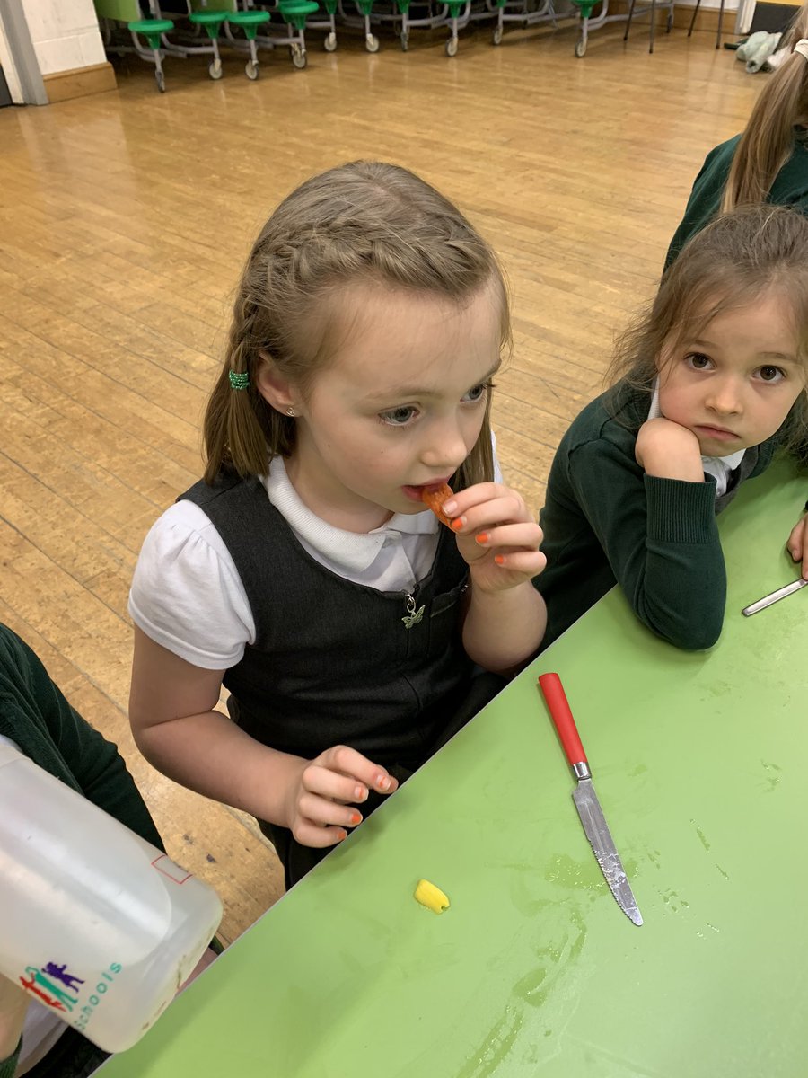 HawthornPrimary's tweet photo. In tonight’s #BakeOffClub we had something a little bit different! We had a delicious taster session so we could try some healthy treats! https://t.co/yOACVZ2T6H