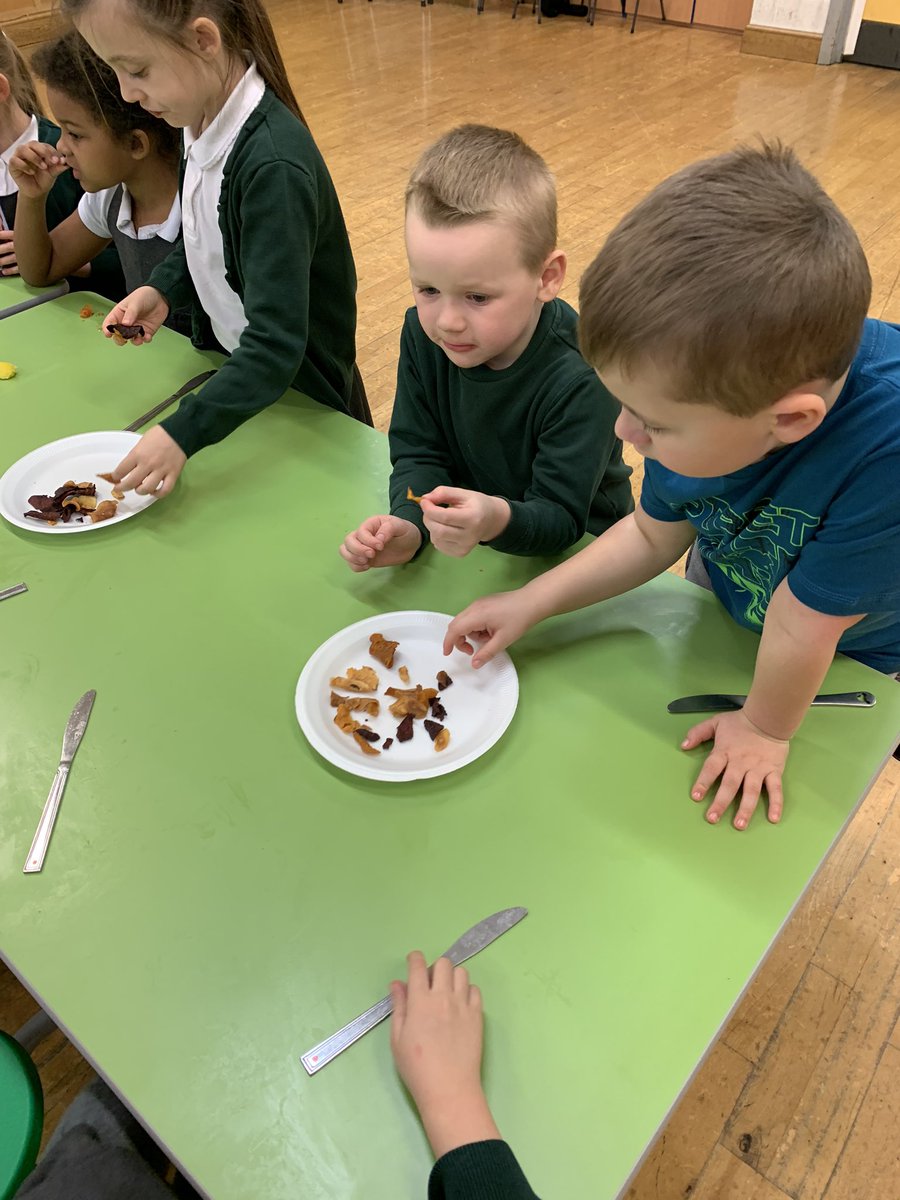 HawthornPrimary's tweet photo. In tonight’s #BakeOffClub we had something a little bit different! We had a delicious taster session so we could try some healthy treats! https://t.co/yOACVZ2T6H