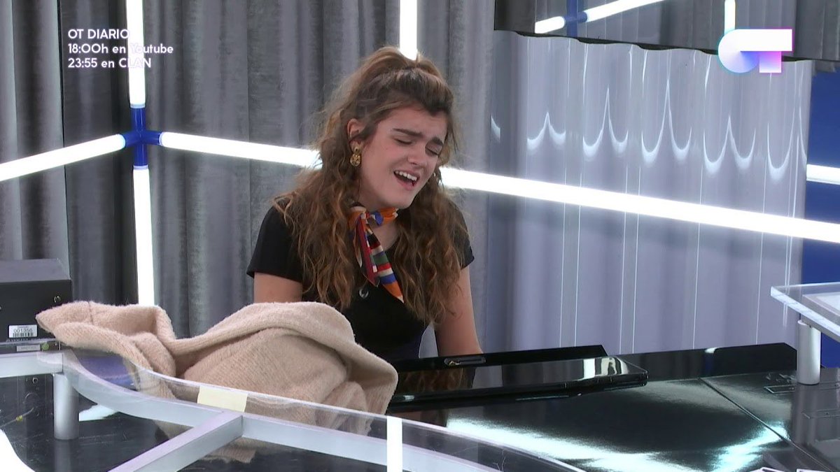 titixcucu's tweet photo. algunas cosas no cambian #OTDirecto4M https://t.co/VvzmtSK28Q