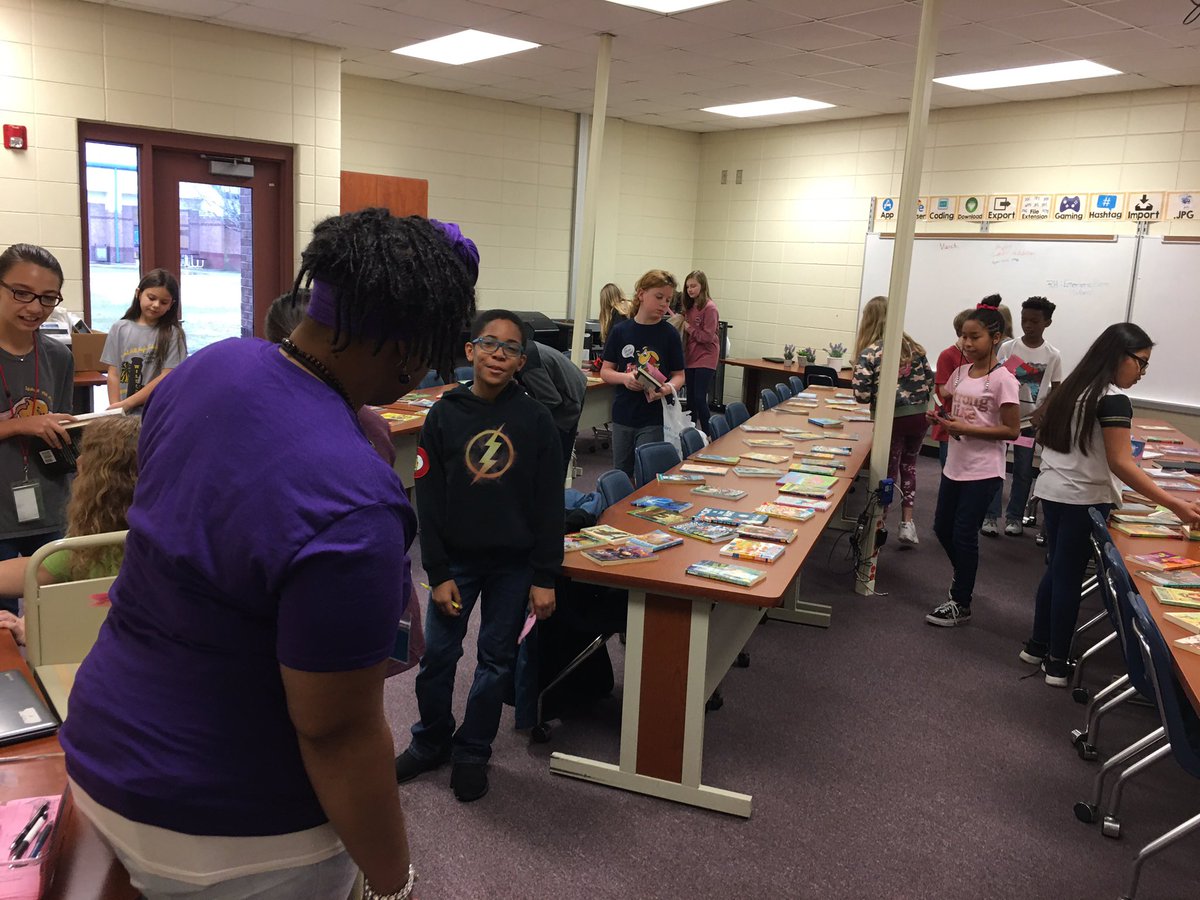 jennsey_mcgee's tweet photo. A Book Swap is a great way to celebrate Read Across America Week! @mboland4thgrade @DanMertig @jrussell106 @CarverES_RH #SEASofAdventure https://t.co/ERnRo2t6y2