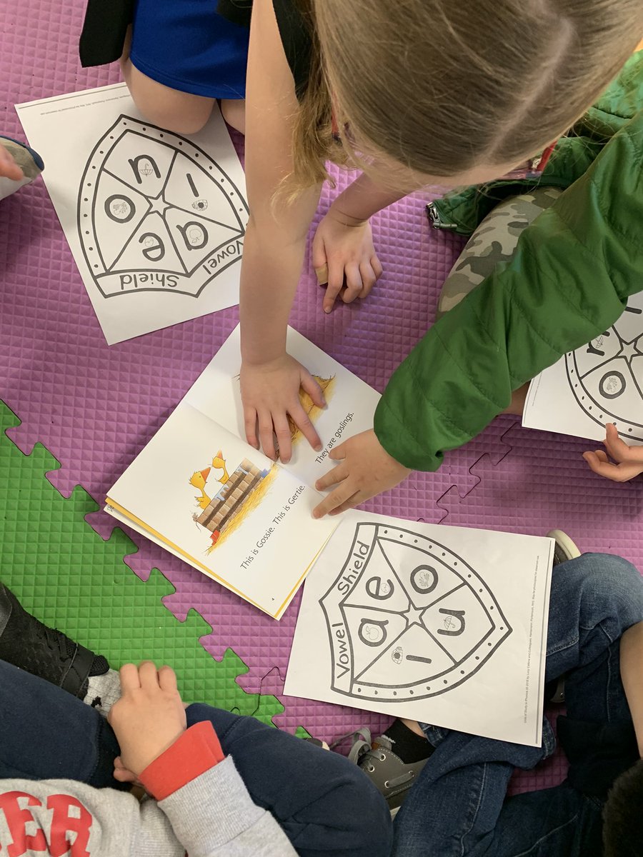 KimCreighReads's tweet photo. Using our vowel superpowers today! Super engaged kids thanks to a hidden letter from the SSDA! #tcrwp #phonics #unitsofstudy @MsD_1stgrade @nikole_mullen @BowTiedPrincipl @MsHilliardReads @PathwaysLCPS https://t.co/jJx94ZspXh