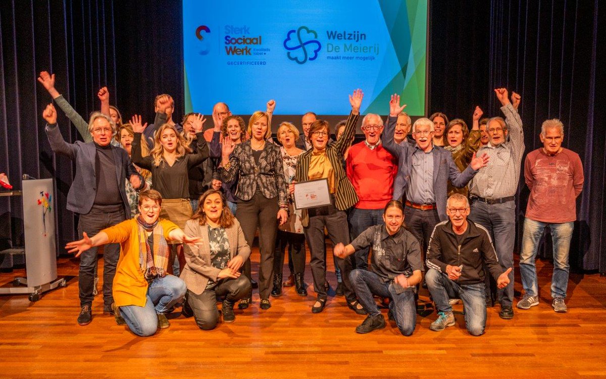 WelzijnMeierij's tweet photo. Welzijn De Meierij ontving vandaag uit handen van @LexStaal, directeur
@SociaalWerkNL het kwaliteitslabel voor Sterk Sociaal Werk. Trots op onze medewerkers, bestuur en vrijwilligers! @Verdiwel @GemMeierijstad @RCompagne #kwaliteit https://t.co/VkFHd8iKPO