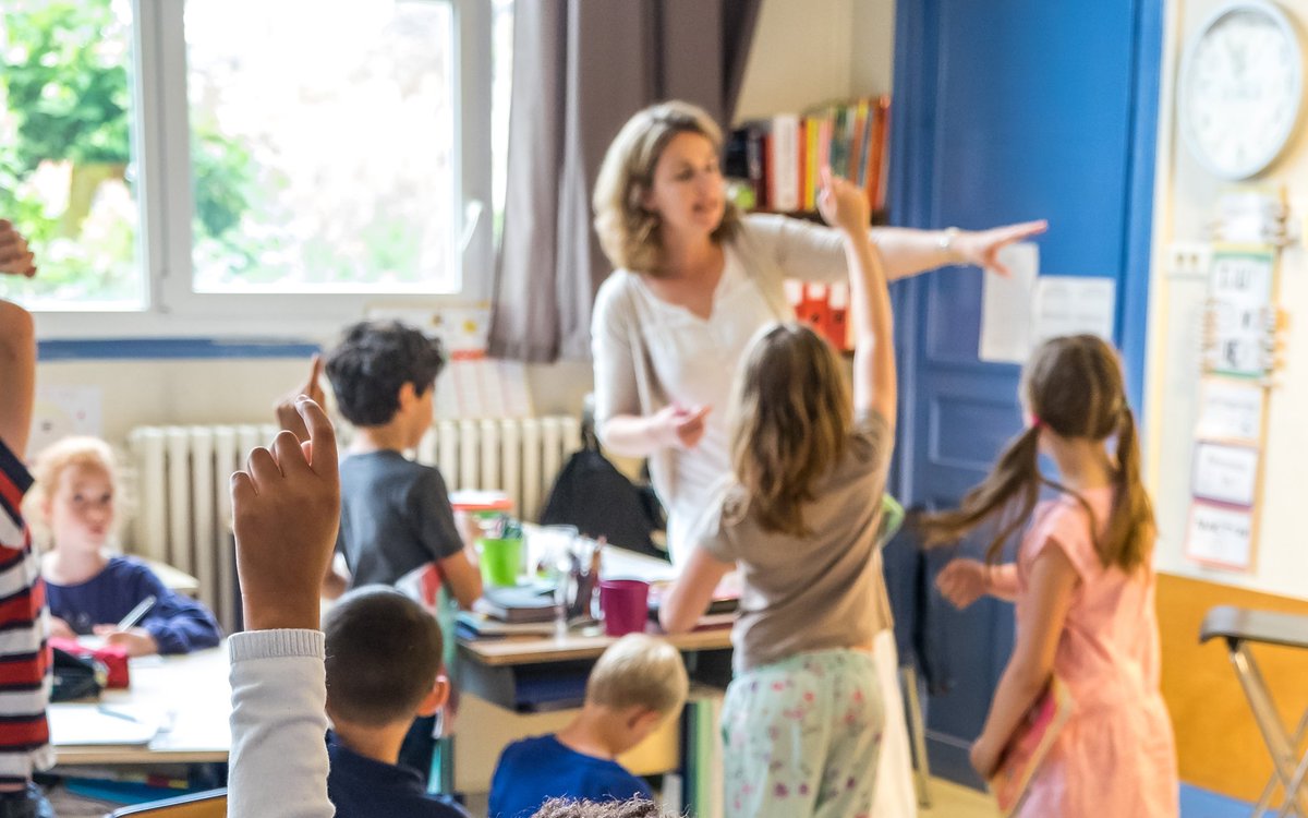 Avec #Antony pour tous, l’éducation confirmera sa place de premier budget de la ville : construction de 2 écoles (Anatole France, Jean Zay) et un nouveau centre de loisirs, végétalisation de toutes les cours de récréation, haut niveau de qualité des repas…