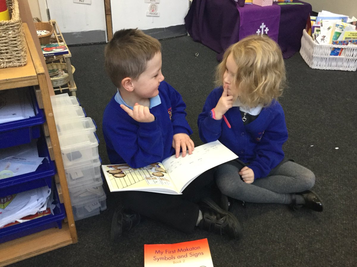 stmarysprimary1's tweet photo. Dosbarth 3 have enjoyed sharing some sign language story books heddiw #learningtogether #wecansign 🌟❤️👍🏽 https://t.co/EHICmtfQ0e