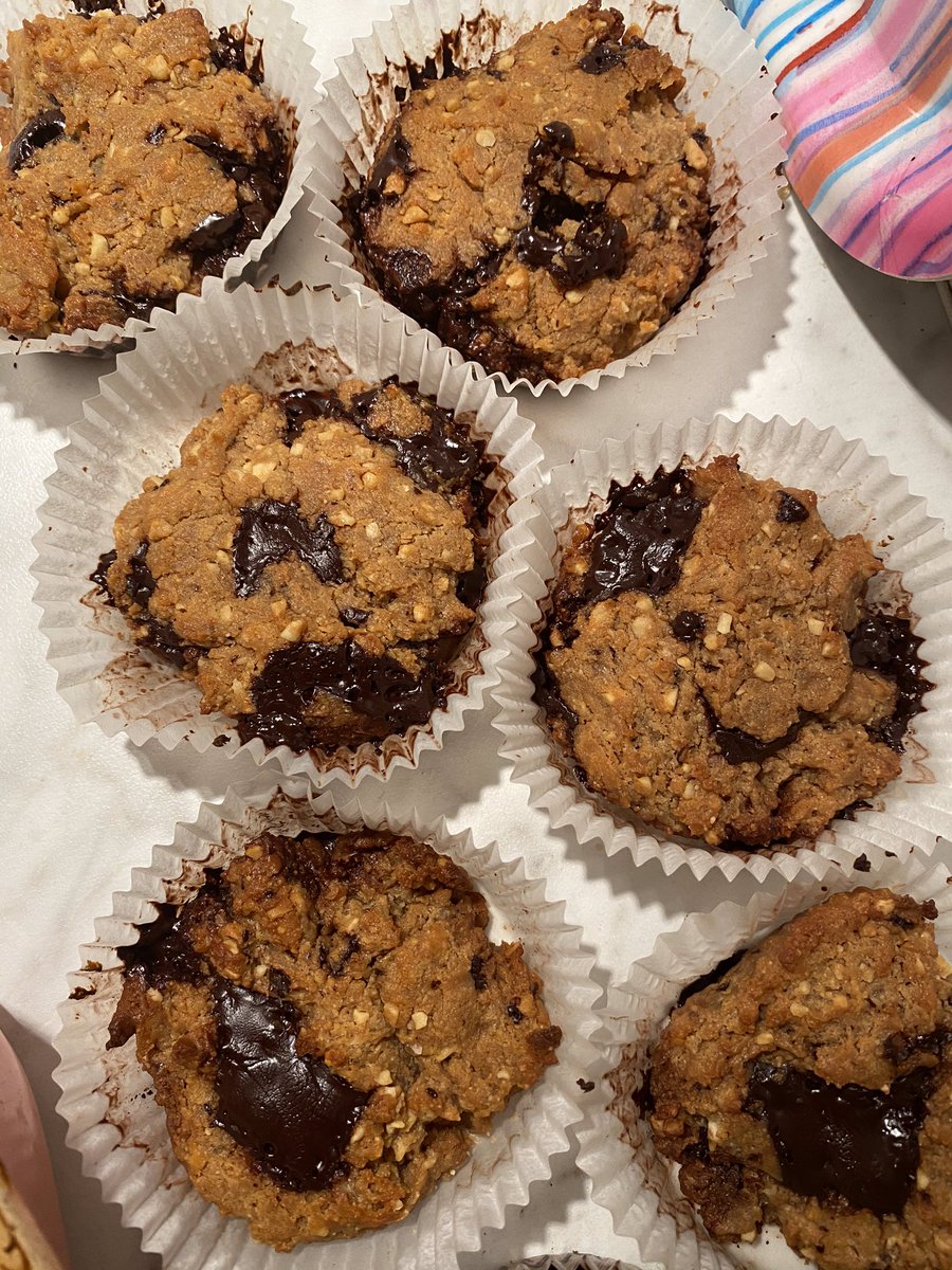 Varför ger man sig på sockerfri bakning? Nu gjorde jag det här i onödan och får äta med ögonen.