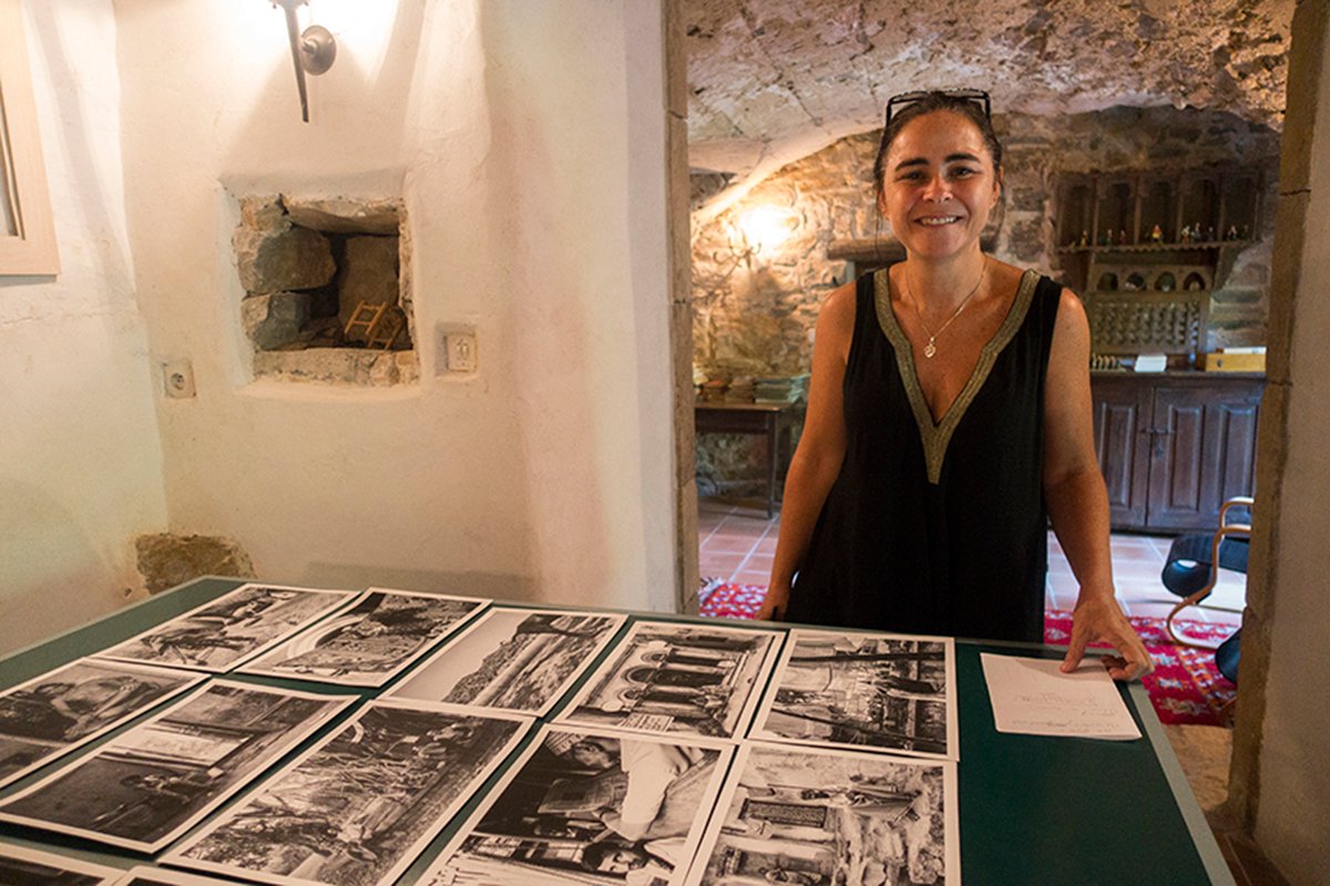 MasterRetreat's tweet photo. Alumni @magalicouffon woking with her mentor during a one on one session #TPMR2015
Dealdine is March 8 for #TPMR2020 #callforapplications #creativeretreat #artistretreat #southoffrance #thephotographymasterretreat #photographer #artistworkshop #photoworkshop #mentorship⁠ https://t.co/0IzdzdISJc