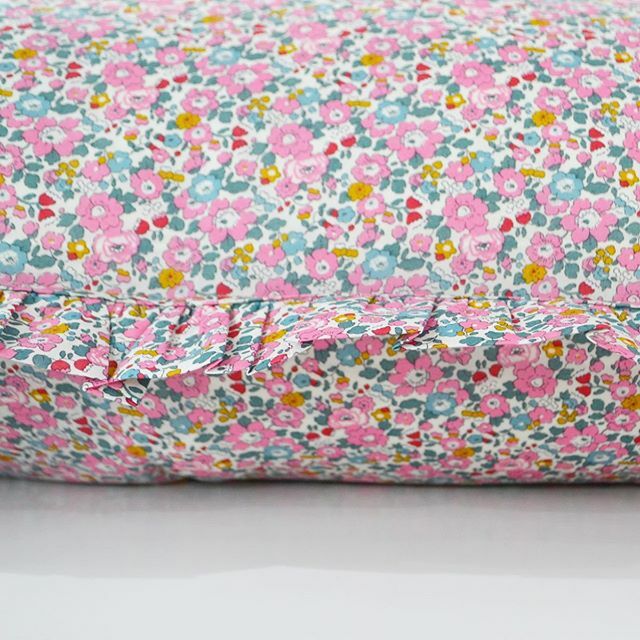 Our beautiful Liberty Tana Lawn™️ pillowcase.....with a ruffle frill border. 
We have launched these in Betsy Ann pink on the website (link in bio) - which other prints should we make them in? ift.tt/2IizfDz
