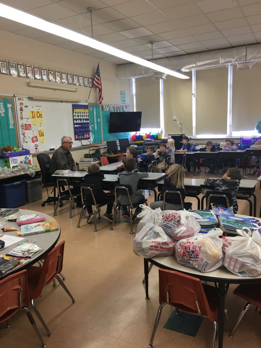 RichValleyEl's tweet photo. Smyth County School Board member, MAC Buchanan shares history with RVES 1st grade students. https://t.co/6O77r3deyg