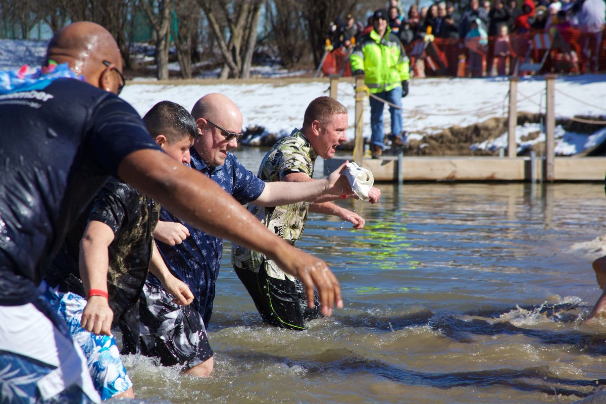 villapark_il's tweet photo. As of this morning, the @VillaParkPolice has raised $5,906 for the Polar Plunge.
Please enjoy some pics of their COLD adventure. #VPPD https://t.co/xuYCR7yD9R
