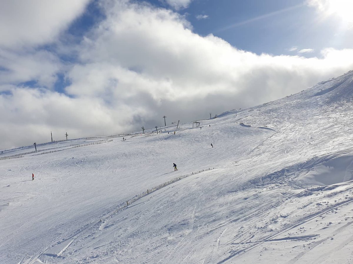 SportsGkc's tweet photo. Taken full advantage of the cold weather we have had the past few weeks and hit the road early to get a decent day in on the slopes at Glencoe! https://t.co/gh7KiuXbGt