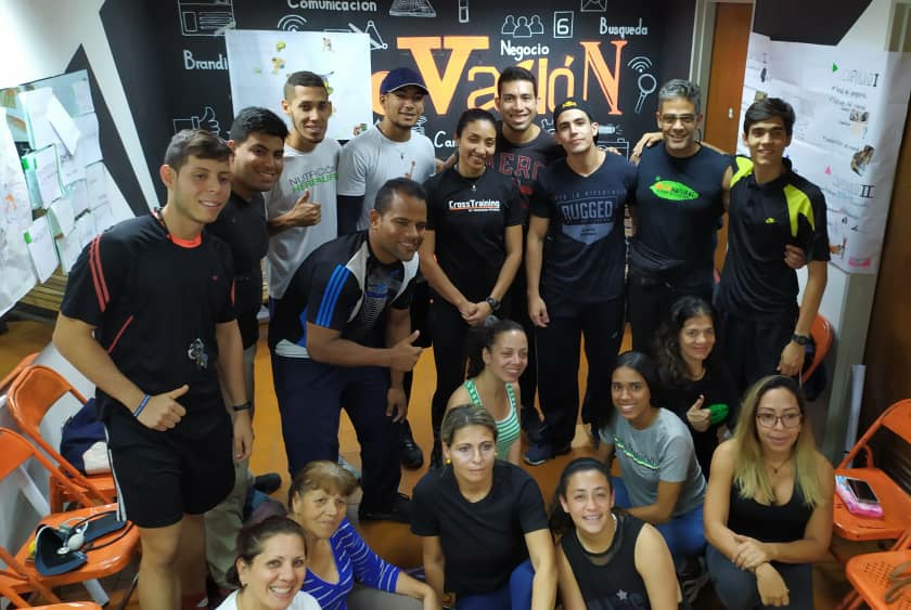 altunatural's tweet photo. Clase de #PrimerosAuxilios 🏥 con la Dra. Katy Goatache en nuestra certificación #CrosstrainingRF para convertirnos en #coaches L1, L2 y L3.
@arnaaldoaltuna @eliseoaltuna
@RIOBUENOGYM #crosstraining #Altunatural #ElPoderDeLoNatural https://t.co/KRplrrW7kP