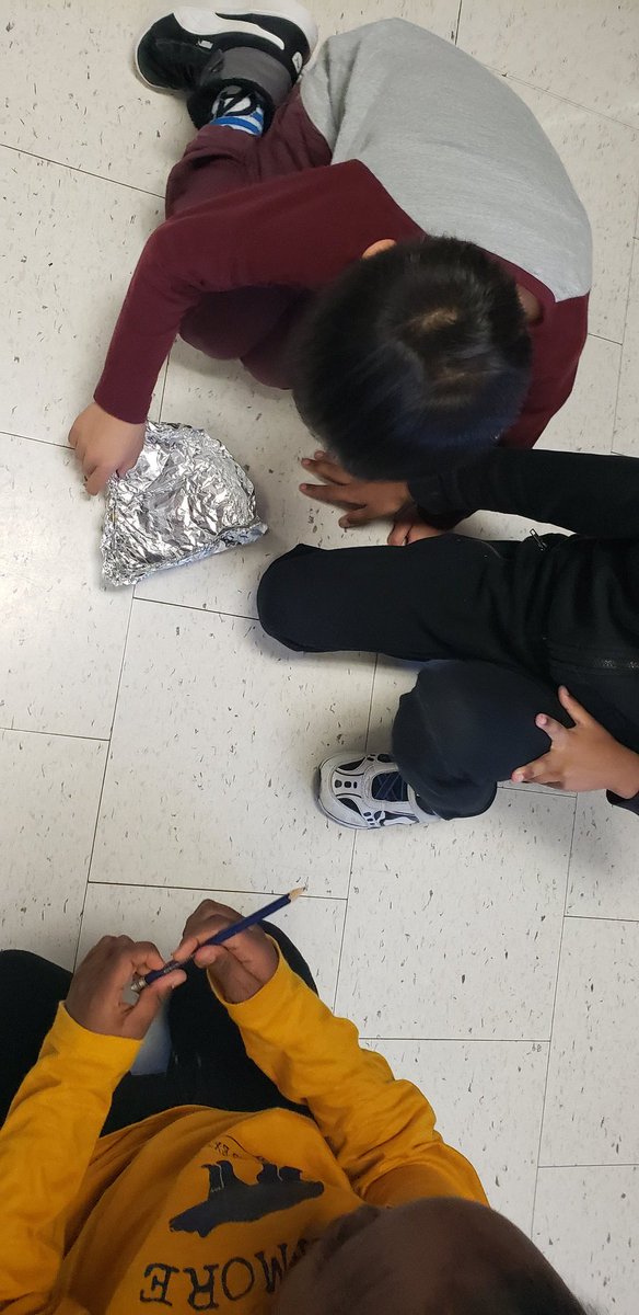 abc_barretto's tweet photo. Today in science we constructed boats with different types of material (foil, tape and toothpicks). Next class, we will see who's boat will hold the most pennies in water. @sues_z @FrCWSullyDPCDSB https://t.co/2tbxqYdxRp