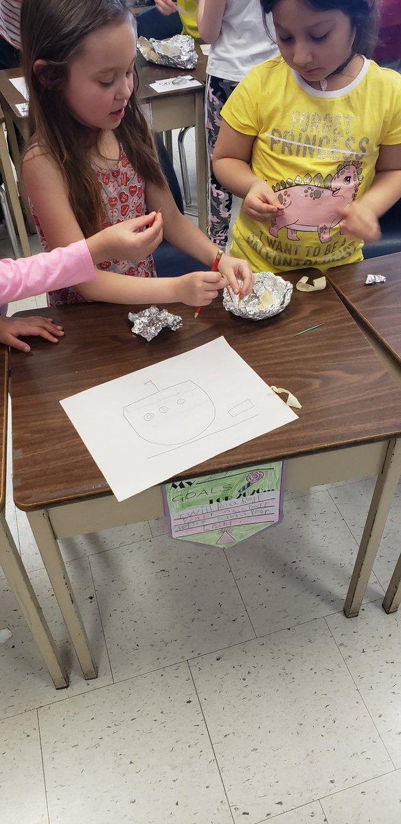 abc_barretto's tweet photo. Today in science we constructed boats with different types of material (foil, tape and toothpicks). Next class, we will see who's boat will hold the most pennies in water. @sues_z @FrCWSullyDPCDSB https://t.co/2tbxqYdxRp
