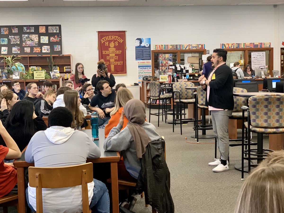 ckmcdonald01's tweet photo. Awesome talk by Daynier Adan from @KyRefugee to my Spanish students! They were completely engaged and eager to learn about stereotypes faced by immigrants here in Kentucky.
#wearenotourstereotypes #pbl @magnifylearning #makinglearningrelevant @waterslms @atherton_high @JCPSKY https://t.co/vH2i5704W5