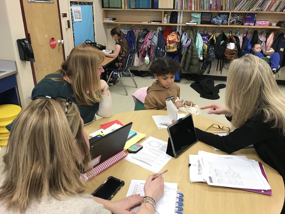 CynthiaSchwind's tweet image. Helping students become better readers is our objective. Giving them a targeted goal to work on as well as giving them time to read books at their independent level each day, is a recipe for success! @PaddyHillTweet @GreeceCentral @AmericanReading @foxpine66 @PettiferSuz