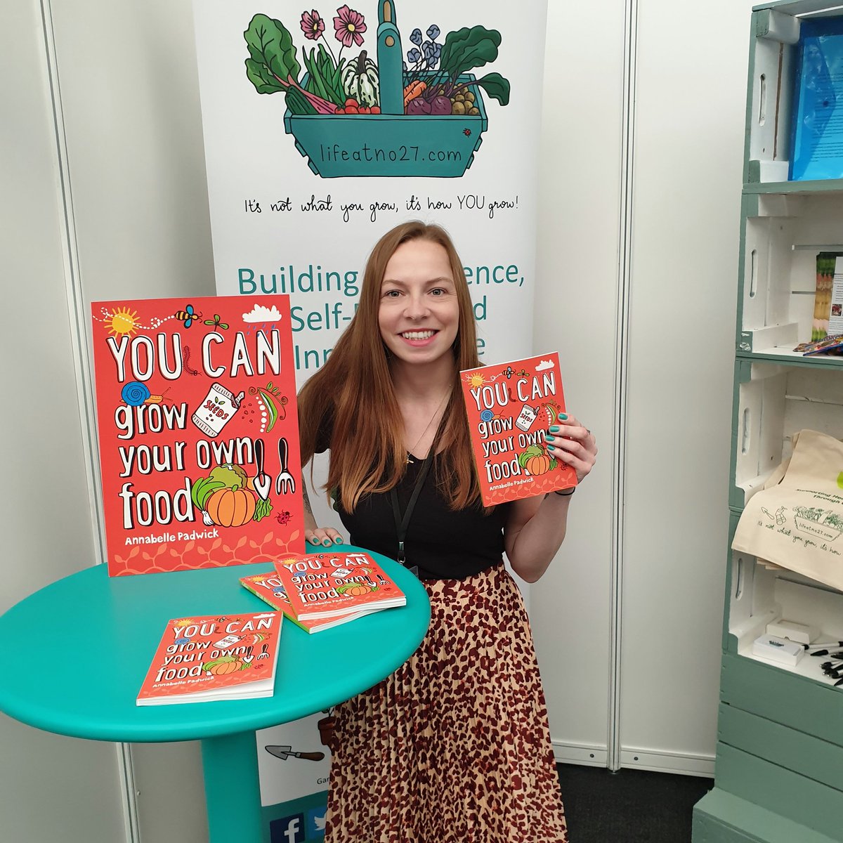 The secret is out, my first interactive children's #gardening book....'YOU CAN grow your own food' is available to pre-order now on Amazon, Waterstones and WHSmiths!!!! 

Perfect for everyone, but especially 7 - 11 year olds 💚

amazon.co.uk/dp/0008372691/…