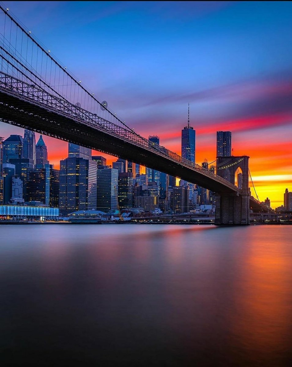 How amazing are NYC sunsets?
IG 📸 @pexelpann

#newyorkerhotel #explorebrooklyn #nycsunset #brooklynbridge #brooklyn