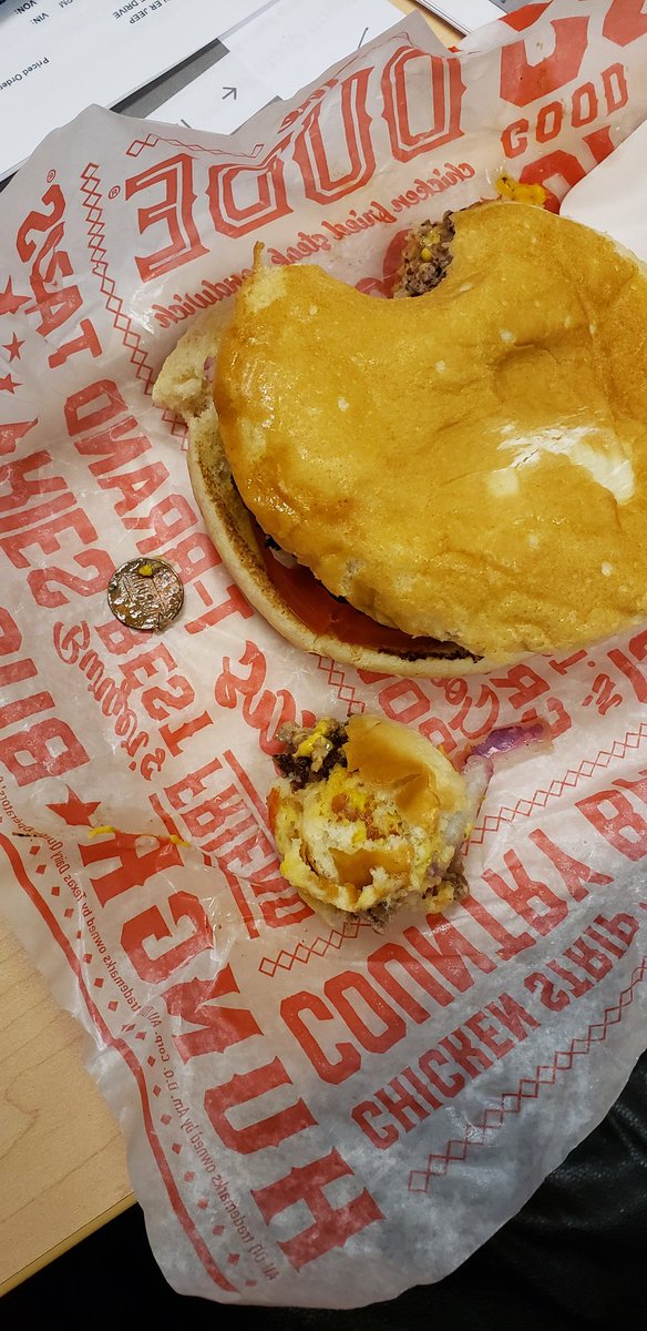 subZbro's tweet photo. @DairyQueen Out of control. They offered to replace the order but i really dont think ill be back or eating there again. Be better. You are supposed to be what i like about texas. https://t.co/nh0K8mMkI2
