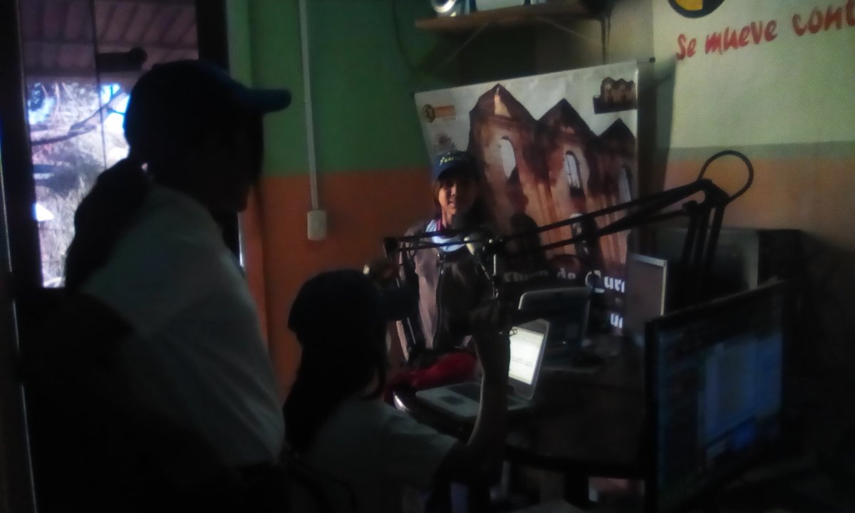Programa de Radio Nro 111 Locutores Bianeth Estrada y María Rangel Un Espacio para el conocimiento tema Ley de los símbolos apoyo de Merly Cabriles,,
Laurent Padrón y Ezequiel Pimentel