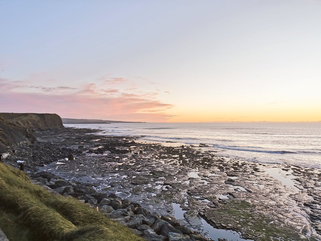 patrickodwyer3's tweet photo. Not a storm insight #lahinch #wildatlanticway #sunset https://t.co/71PiMPNAJD