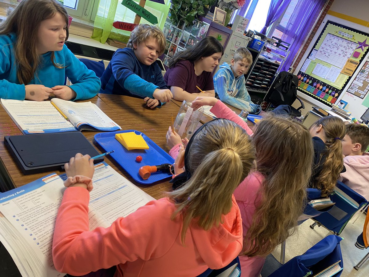 beerman_mandy's tweet photo. Math ss are measuring the volume of various objects using a calibrated bottle @ParkadePanthers https://t.co/s6UsAgpSQh