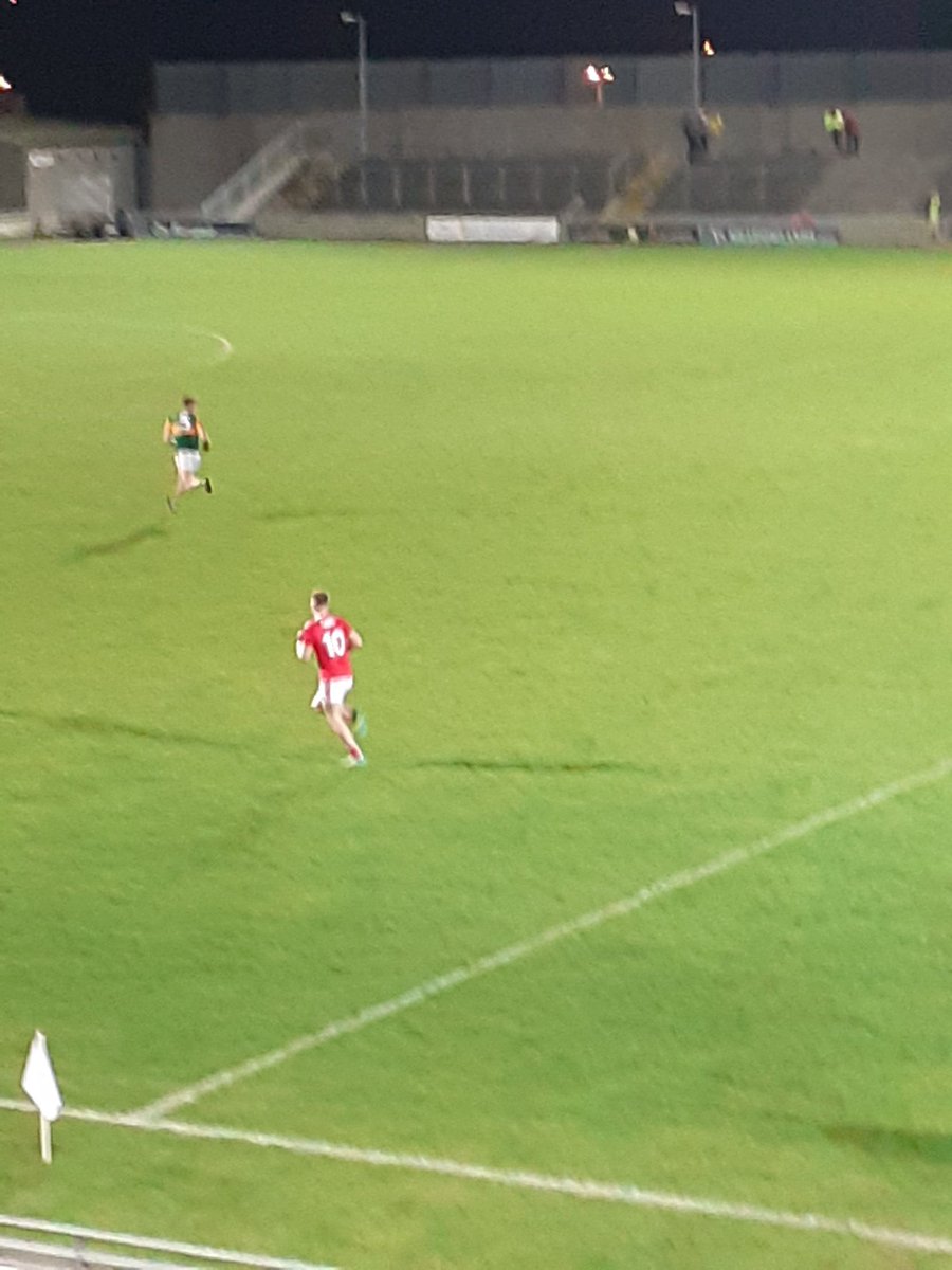 JoeSeward1's tweet photo. Goaaaaaaaal followed by classy point Blake Murphy the St Vincent's Man on fire
All set here at at #Austinstack Park in Tralee @Eirgrid @MunsterGAA Under 20 Final
29 minutes
@OfficialCorkGAA 1-05
@Kerry_Official 0-5
#gaabeo
#GAA https://t.co/JSOpBT54vT