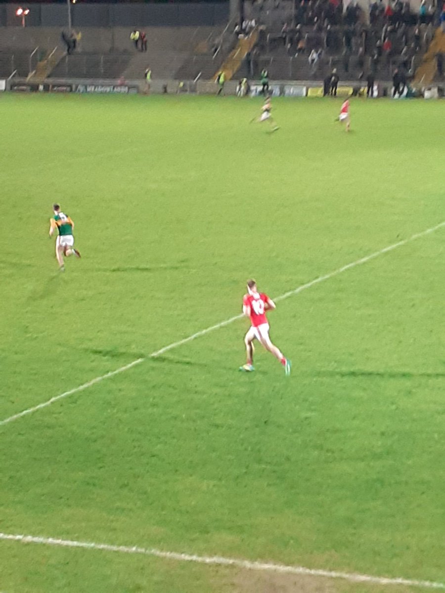 JoeSeward1's tweet photo. Goaaaaaaaal followed by classy point Blake Murphy the St Vincent's Man on fire
All set here at at #Austinstack Park in Tralee @Eirgrid @MunsterGAA Under 20 Final
29 minutes
@OfficialCorkGAA 1-05
@Kerry_Official 0-5
#gaabeo
#GAA https://t.co/JSOpBT54vT