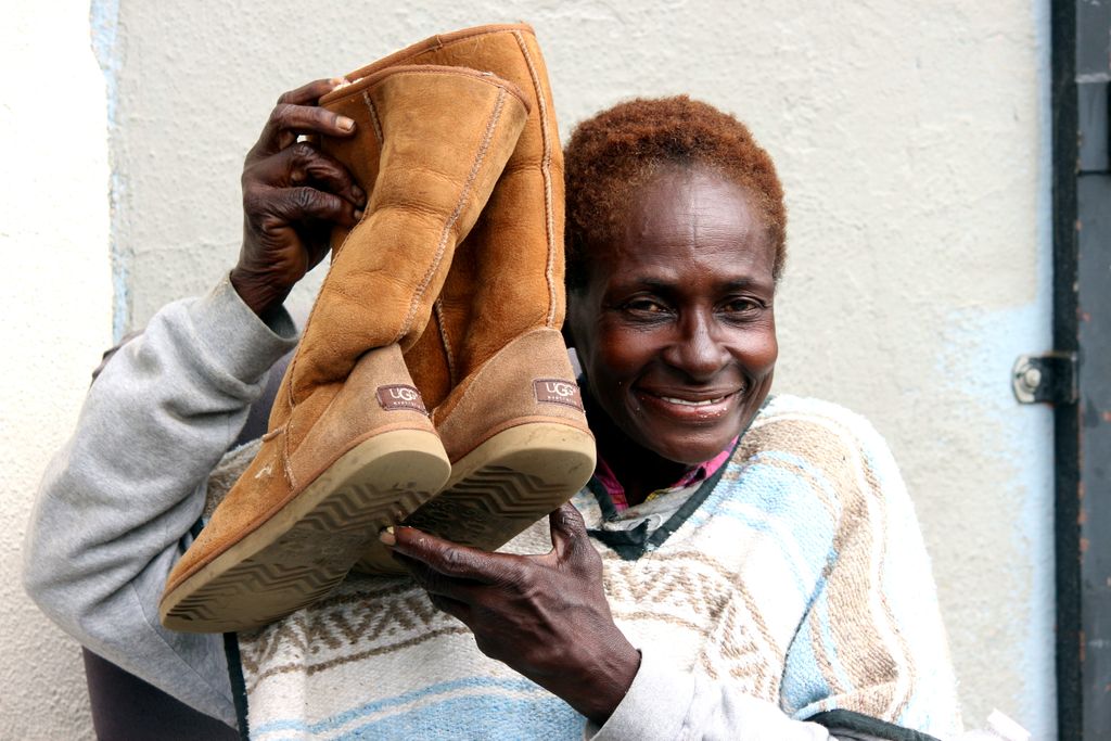 ProjectRopa's tweet photo. We are currently in need of Men's jeans, jackets, hoodies, boots and sneakers. Please help us restore dignity to our fellow Angelenos. DM us to schedule a donation drop-off or pick-up. We've also created a wishlist on @GOODdler to make it easy. 👖👟https://t.co/Ydr2O2DjFu https://t.co/iE6hggad8o