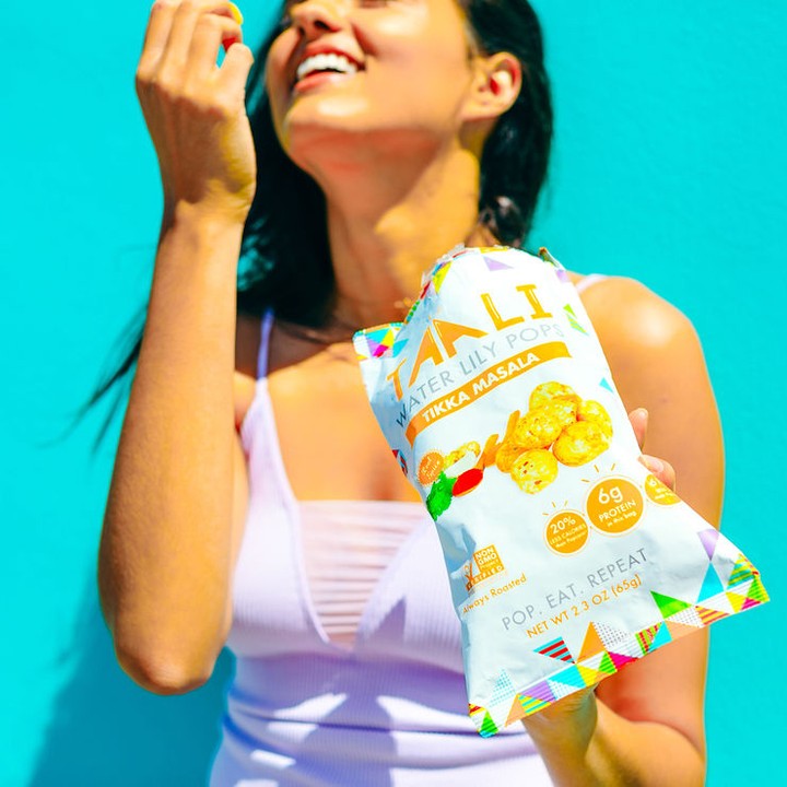 UrthBox's tweet photo. @taalifoods is delicious *and* nutritious. 6 grams of protein is packed into each bag of all-natural goodness 💪 #TaaliFoods #PerfectSnack #PopEatRepeat 🍿 https://t.co/FTkoMwJhcf