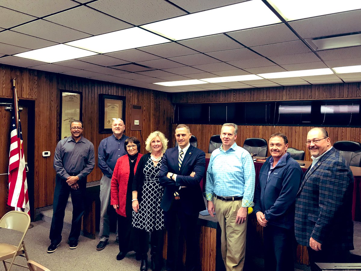 JoeDeFeliceHUD's tweet photo. Nice chat in ConnellsvillePA Fayette County where we met w the city, the development & housing authorities & talked about breaking down the silos & working w the many federal agencies to see what opportunities are available esp since they are an #OpportunityZone #SWPA2020 #HUDR3 https://t.co/CM45c9ORb6