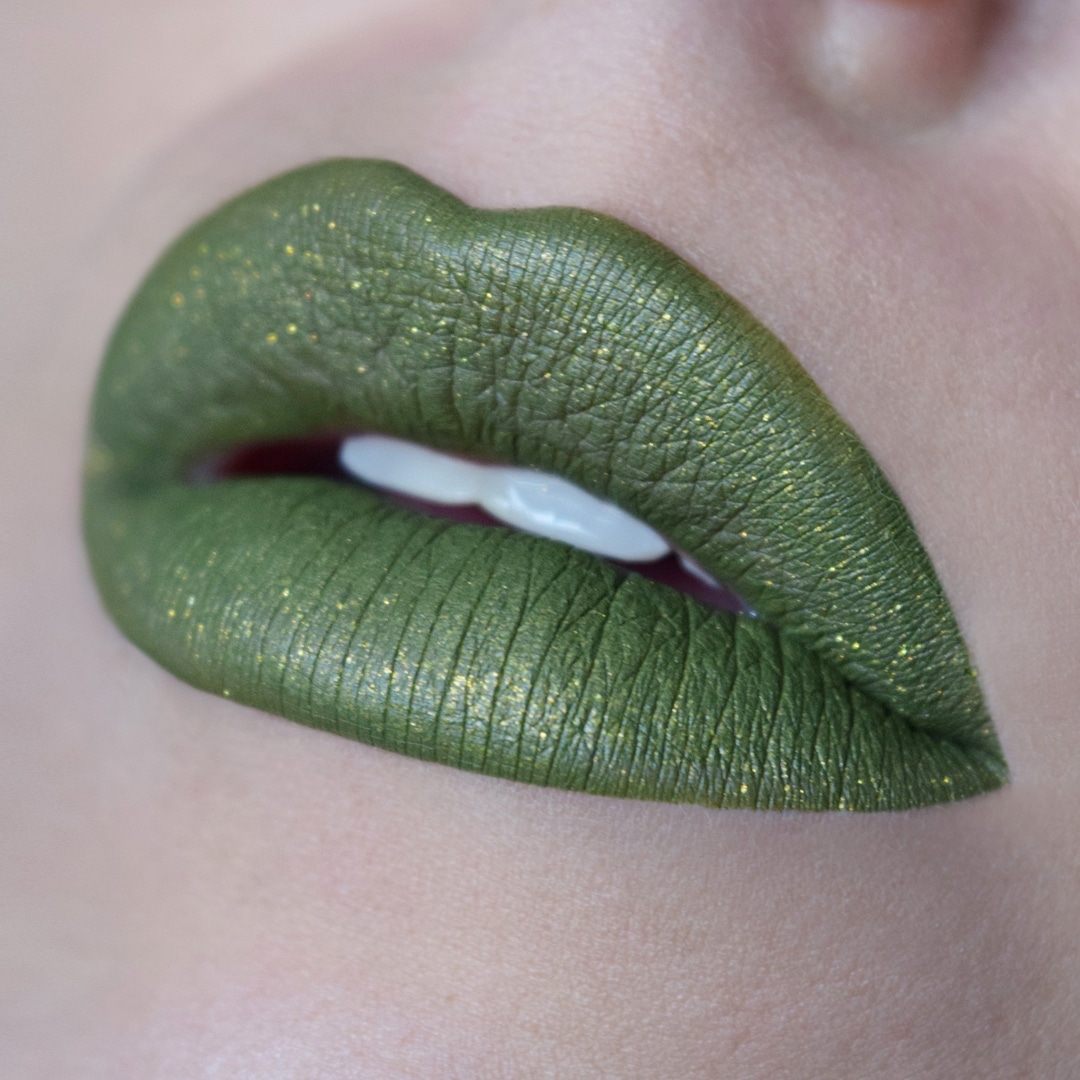 sugarpillmakeup's tweet photo. Turn heads in our Dropout Liquid Lip! ✨ This army green with gold sparkles is sure to be your new fave bold lip! 💚
Swatched by @april_christinaa 💋 #sugarpill #vegan https://t.co/vNxO8jzIgd