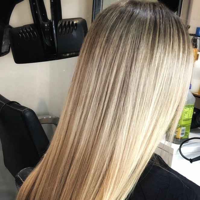 DistrictHairBe1's tweet photo. A before &amp; after from Aimee showing off a heavenly root blend &amp; trim 
#rootblend #hairtrim #beforeandafter #altrincham #hale #halebarns #saletown #bowdon #timperley #cheshire #knutsford #altrinchamhair #halehair #cheshirehair #fridayfeeling #altrinchamsalon #halesalon #friday https://t.co/jMWOm0pe8z