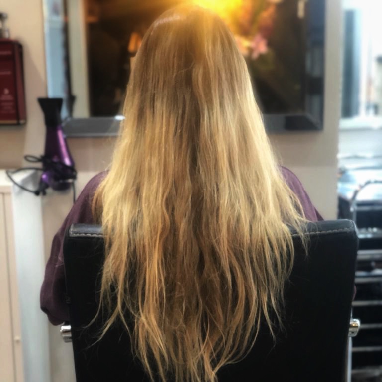 DistrictHairBe1's tweet photo. A before &amp; after from Aimee showing off a heavenly root blend &amp; trim 
#rootblend #hairtrim #beforeandafter #altrincham #hale #halebarns #saletown #bowdon #timperley #cheshire #knutsford #altrinchamhair #halehair #cheshirehair #fridayfeeling #altrinchamsalon #halesalon #friday https://t.co/jMWOm0pe8z