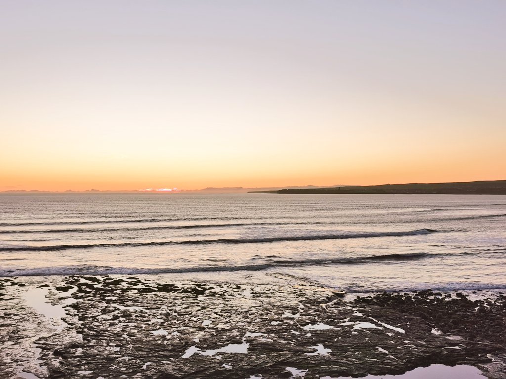 patrickodwyer3's tweet photo. Not a storm insight #lahinch #wildatlanticway #sunset https://t.co/71PiMPNAJD