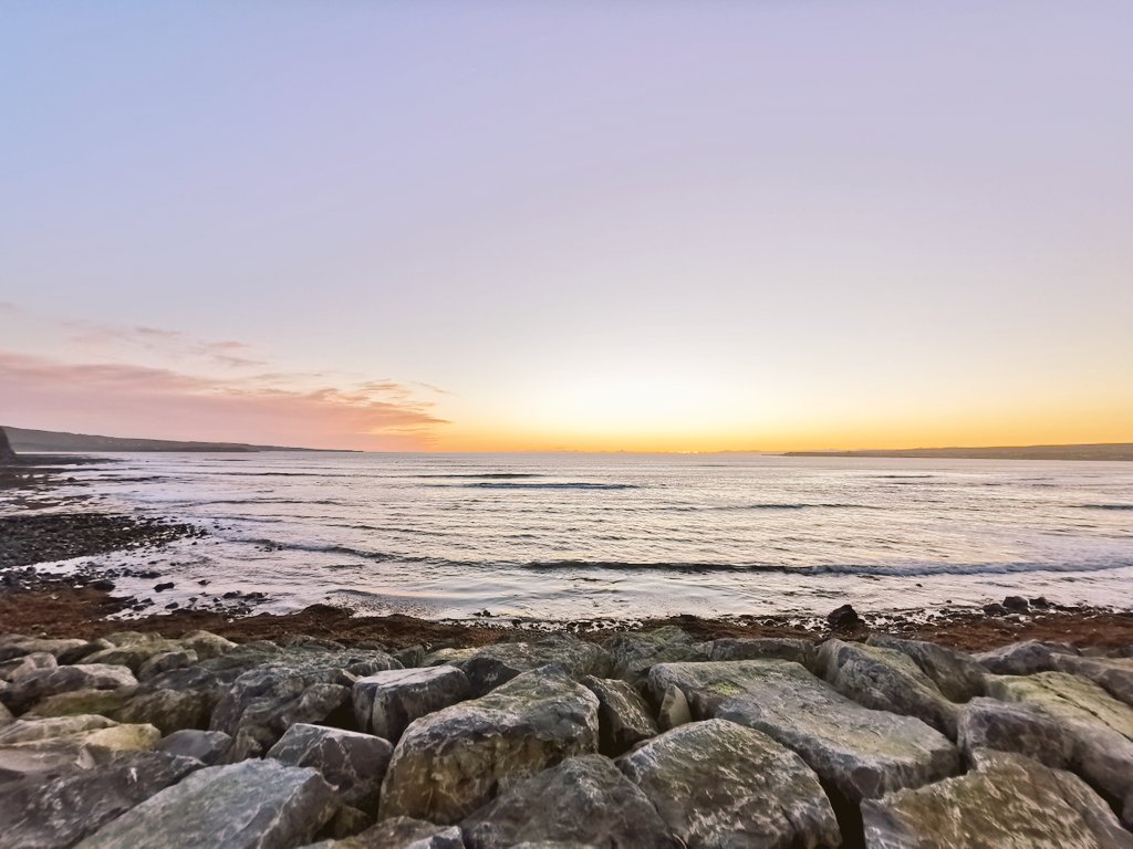 patrickodwyer3's tweet photo. Not a storm insight #lahinch #wildatlanticway #sunset https://t.co/71PiMPNAJD