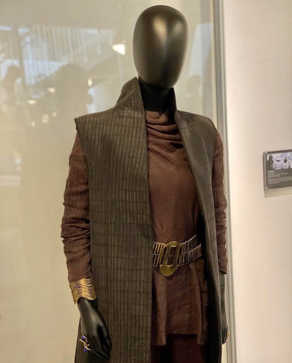 PhilSzostak's tweet image. “Kicking off our Women’s History Month celebrations with a couple costume display changes! Check out Rey and Leia’s costumes from #TheRiseOfSkywalker!” - #Lucasfilm Instagram
#WomensHistoryMonth #StarWars 
instagram.com/p/B9QLJh4gmEN/