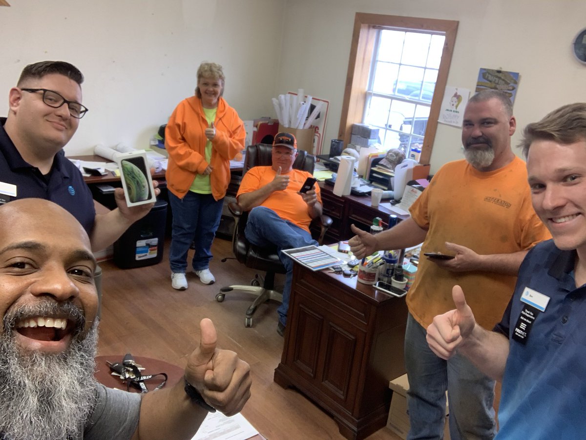 Tulsa Hills Kyle and Benjamin winning the neighborhood and closing a business deal with that AT&amp;T VIP treatment 🔥🔥🔥🔥 <a href="/KAMOkonnects/">𝐾𝐴𝑀𝑂</a>