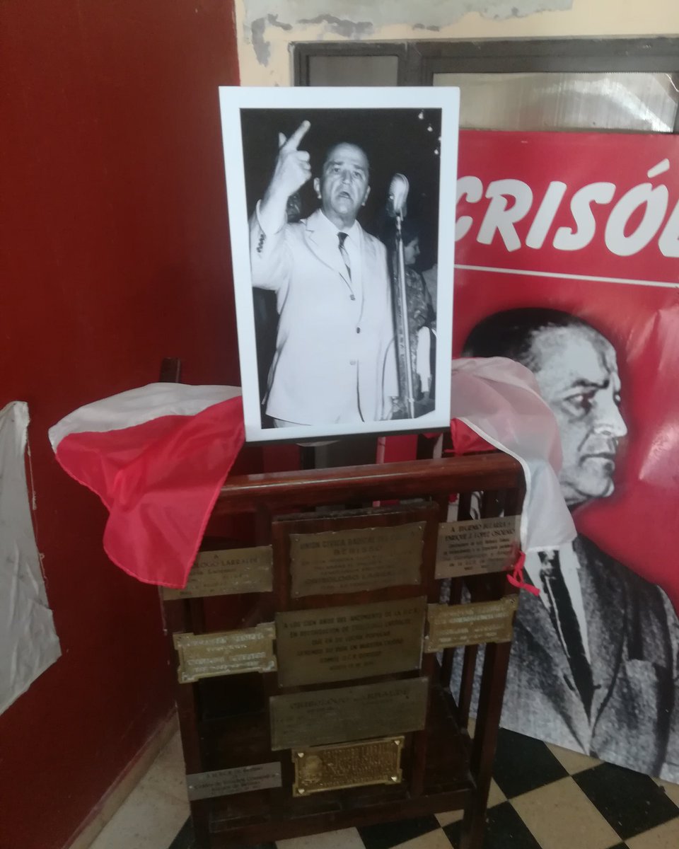 OTRbsas's tweet photo. El atril donde diera su último discurso el 22/03/62 Crisologo Larralde, hoy a través de la fotografía mostramos su obra en Berisso https://t.co/c2eVUWDw8D
