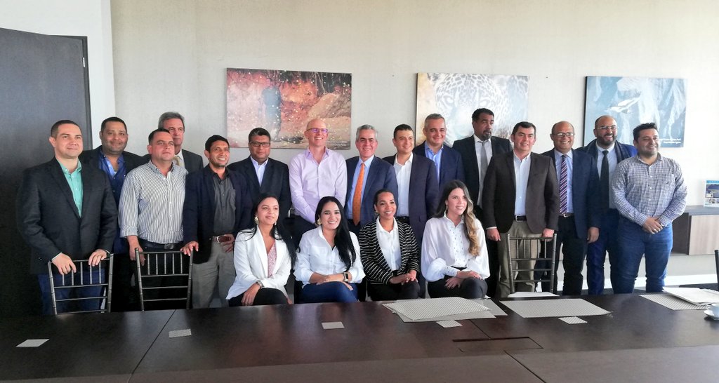 Directores de las CAR nos reunimos con <a href="/asantosrubino/">Alejandro Santos Rubino</a> director <a href="/RevistaSemana/">Revista Semana</a> a fin de entablar sinergias alrededor del accionar de las corporaciones en pro de la defensa y protección de los recursos naturales en los territorios. <a href="/ASOCARS/">ASOCARS</a>