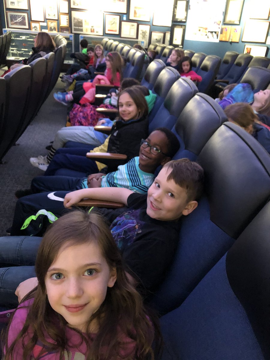 MaryDansky's tweet photo. Fun field trip to the planetarium 🪐🌟💫☄️ https://t.co/4CbgmOtRnd