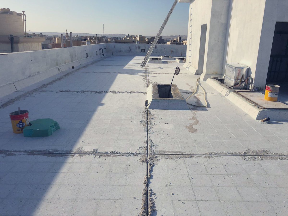 عالم البناء Ar Twitter من الضروري بعد الانتهاء من وضع الكاشي البلاط البلدي يتم تنظيف فواصل التمدد جيد ا من بقايا الاتربة و الأسمنت حتى تصل الي منسوب العزل فلتر