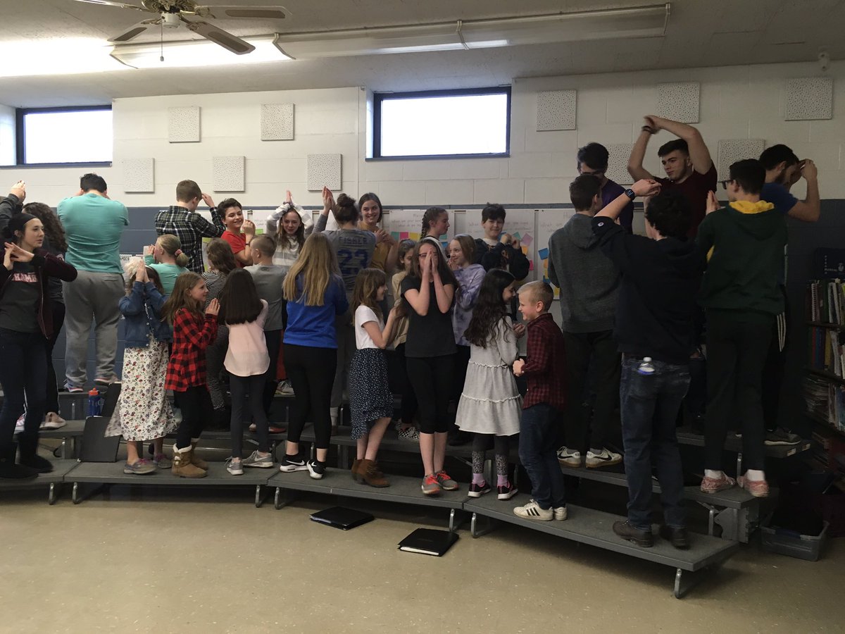 OAElemMusic's tweet photo. Thank you to Mrs. Burrell and the students from OFA who came to sing with the AES Choristers today! @OAChoirsBurrell @OAUpdate https://t.co/ASqxc2i2Gy
