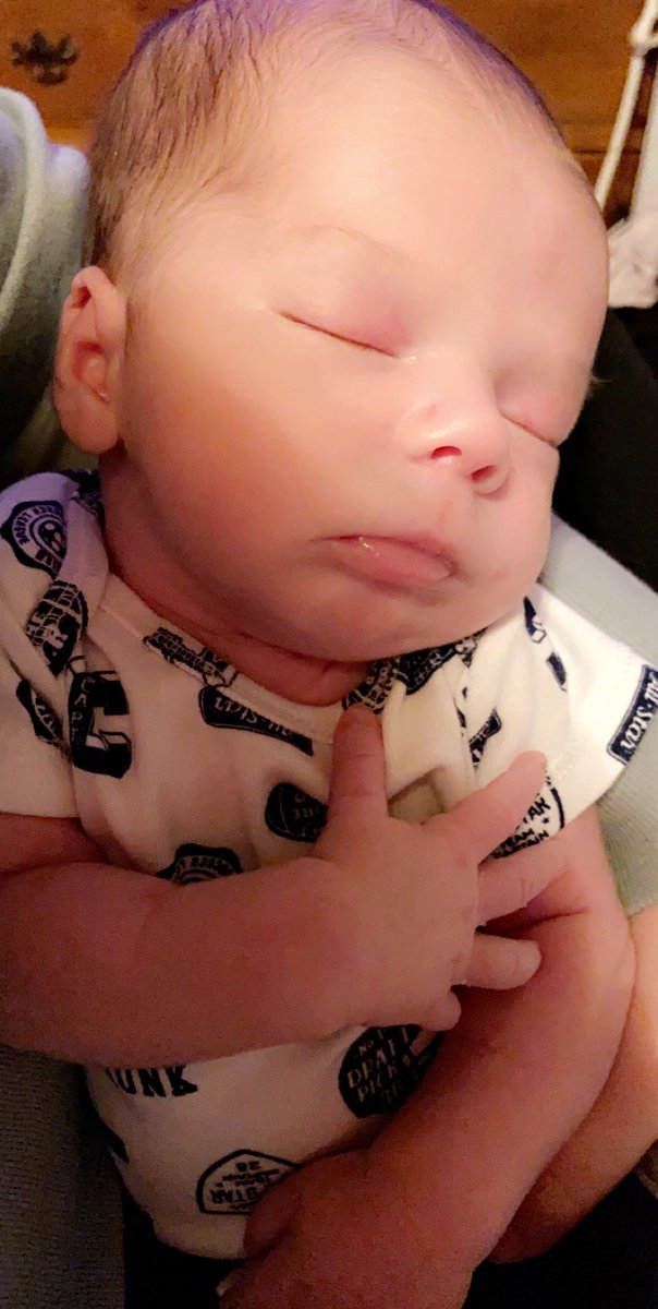 NASTEEN_'s tweet photo. hi twitter, i had a baby https://t.co/CRPc3dEchG
