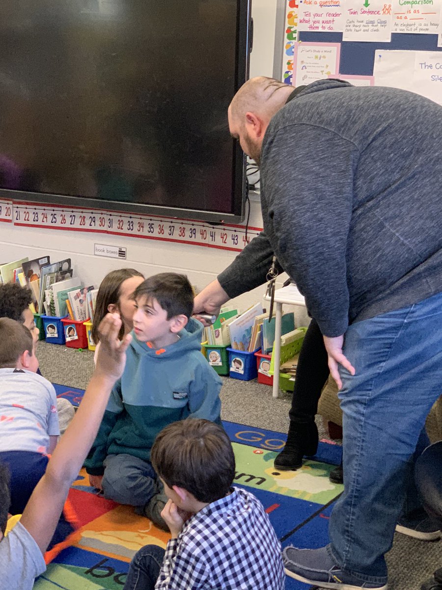 Phonics is Alive at <a href="/HarlanElem/">Harlan Elementary</a> ! First graders received a message from the #supersecretdetectiveagency about the case of the #silentE ! <a href="/lynnerkeller/">Lynne Keller</a> <a href="/scibor3/">Sara Cibor</a> @skefgen <a href="/Erin4511/">Erin Gallagher</a> #unitsofstudyinphonics