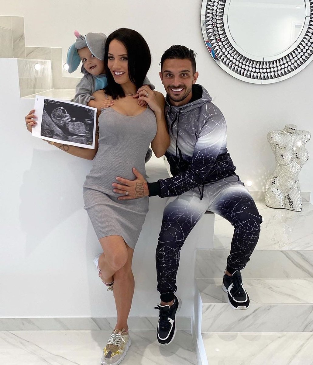 comptetvr_'s tweet photo. #LMAC jurez manon tanti elle est enceinte 😱🤰 https://t.co/Hah3uF7I4M