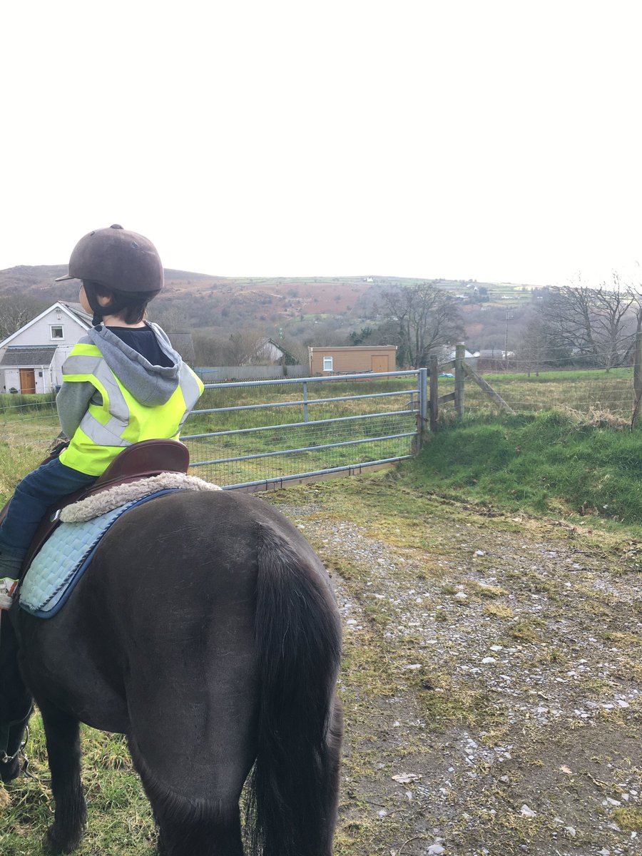 knits_little's tweet photo. Another busy week this week - a #picnic with our @WrapsFabric wrap, some #exploring, some #horseriding and other stuff in between! 

 #Angleseyhour #getoutside #letthembewild https://t.co/KtZBB3q5bA