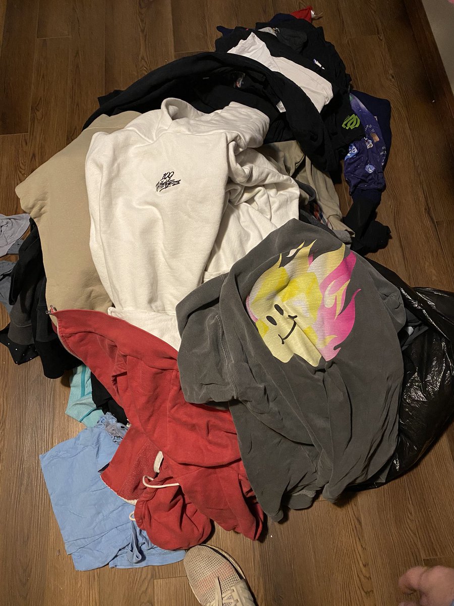 KEEMSTAR's tweet image. GIVEAWAY (RT) to win! 

Cleaning out my closet giving away half my clothes cus I lost so much weight they don’t fit me.  This is not even half of what I’m giving alway!