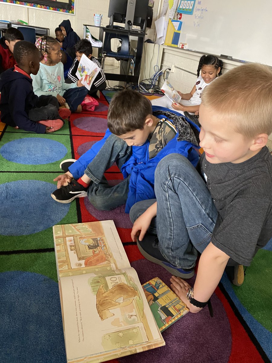 SumnerSeahawks's tweet photo. 3rd graders read to 1st graders today for Read Across America week! #readtosoar https://t.co/EMQtjgAjhd