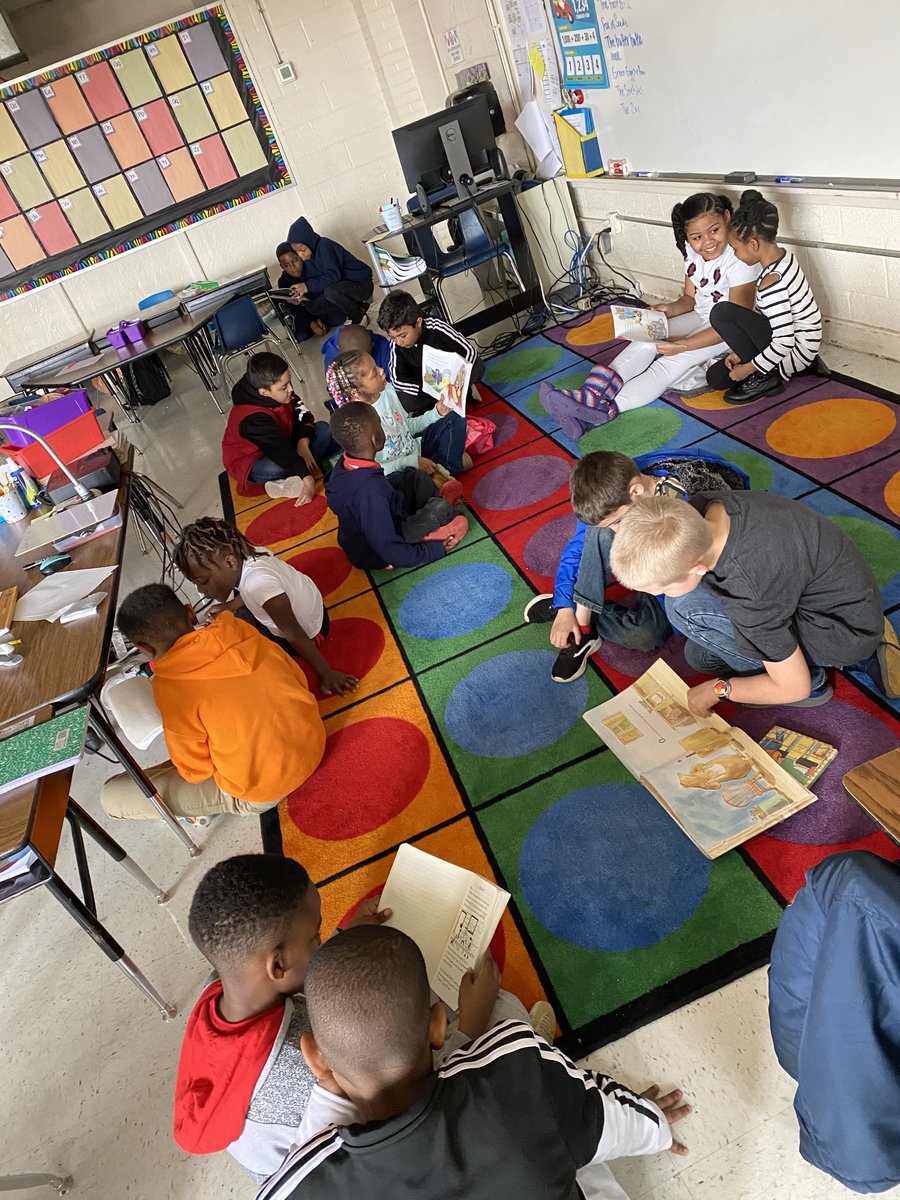 SumnerSeahawks's tweet photo. 3rd graders read to 1st graders today for Read Across America week! #readtosoar https://t.co/EMQtjgAjhd