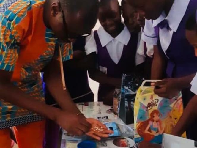SPEBenin's tweet photo. Energy4me at Oredo Girls Secondary School Benin-City, Edo-State, Nigeria.
#spebenin #SPENigeria #speinternational #SPETrulyCares #SPECares #SPE #energy4me https://t.co/lt9g8KHRp6